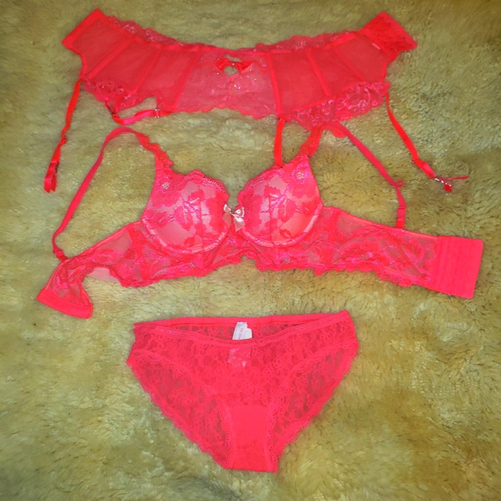 Victoria's Secret Bra Garter Belt and Panty set